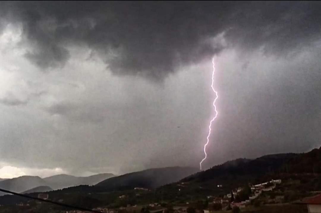 Άγρια Λούλουδα Κατοικία Αρμονία Timfristos Dış mekan fotoğraf